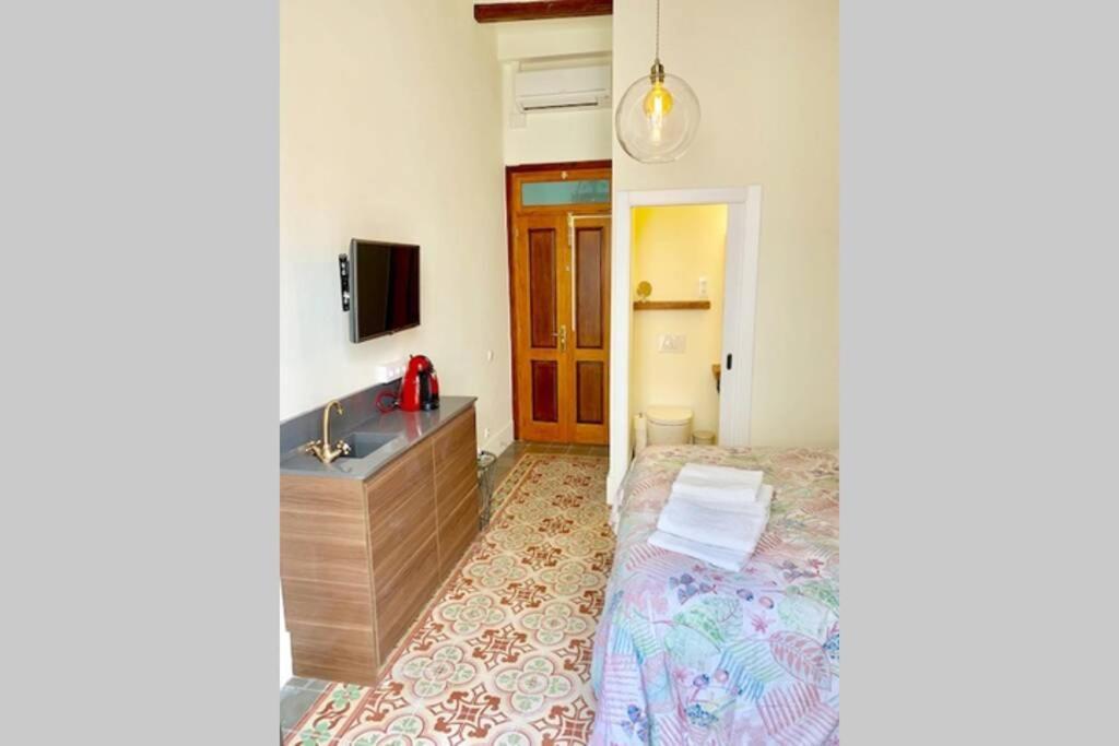 Cozy Studio With Balcony In The Best Place Appartamento Sitges Esterno foto